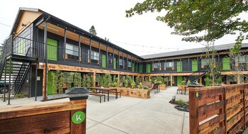 Others 5, The Kenton Hotel, Multnomah