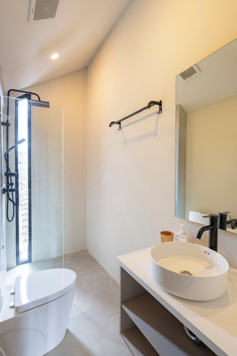 Bathroom 3, Jane Berawa Villa by Betterplace, Badung