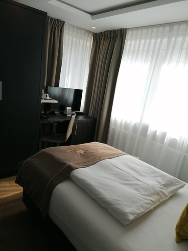 Bedroom 16