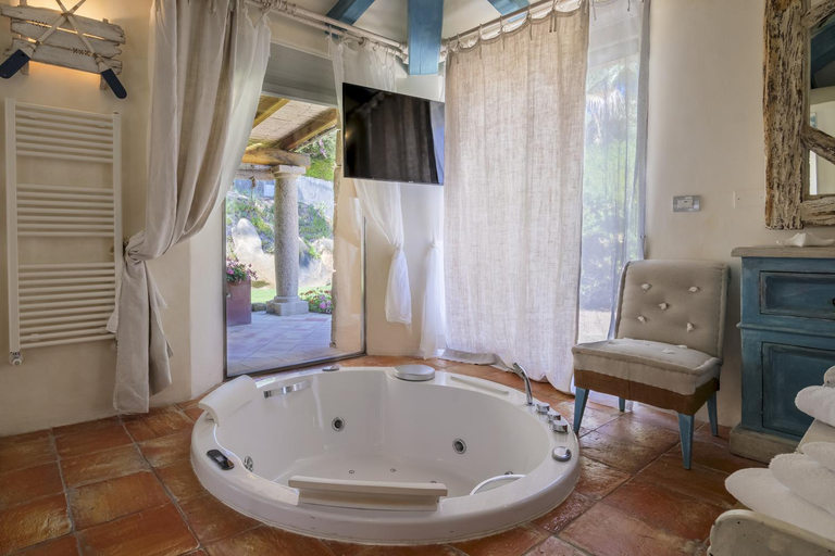 Bathroom 2, VILLA PADULELLA 8&2, Emma Villas, Livorno