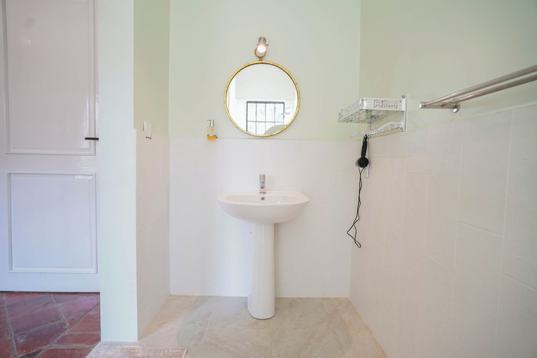 Bathroom 4, Kili Seasons Hotel, Meru