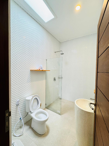 Bathroom, Unique Canggu Guest House, Badung