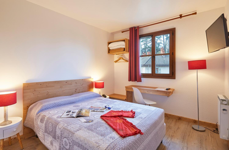 Bedroom 3, Cit'Hotel Le National, Haute-Savoie