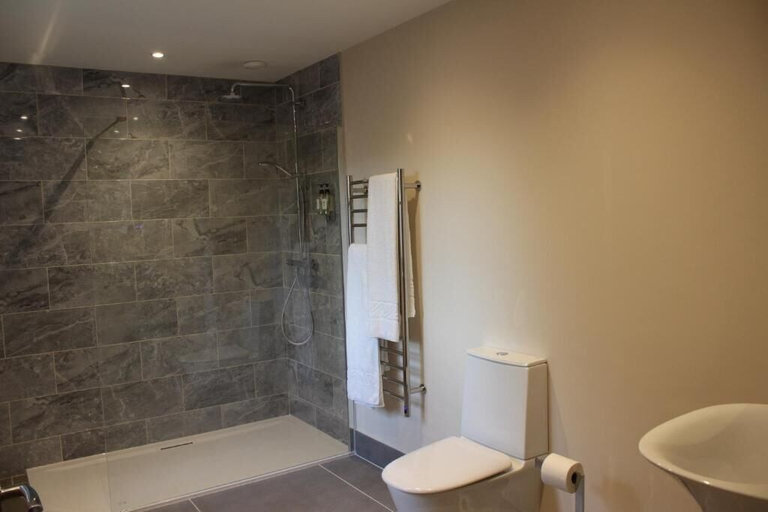 Bathroom 3, The Kings Head Inn, Norfolk