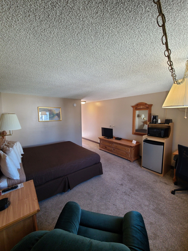 Bedroom 3, The B&B Motel, Fergus