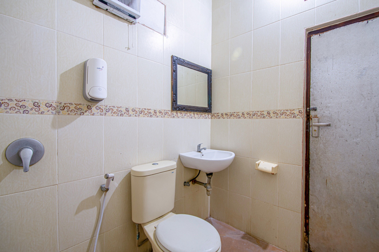 Bathroom 5, New Ananda Beach Hotel, Denpasar