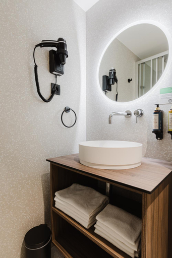 Bathroom 4, Hotel Prince Albert Opera, Paris