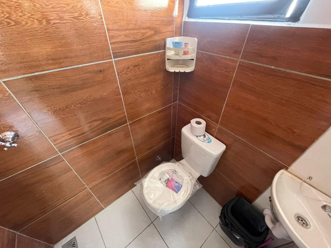 Bathroom 3, Hostal La Fortaleza, Oropeza