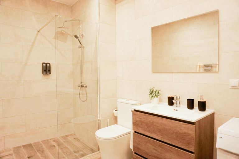 Bathroom 4, Martina I, Málaga