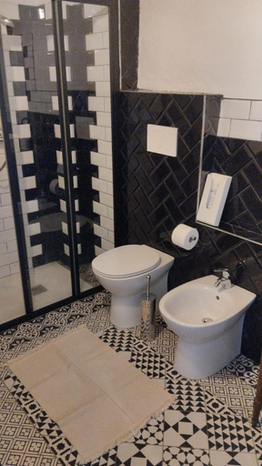 Bathroom 3, Borgo Doccia 905, Modena