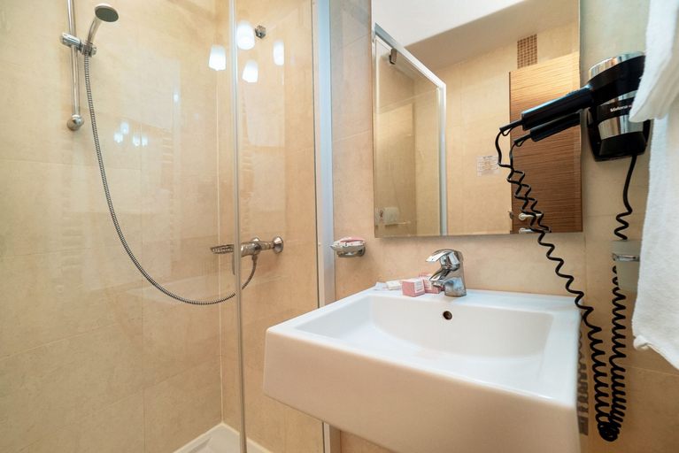 Bathroom 3, Hotel Tisa, Livadia