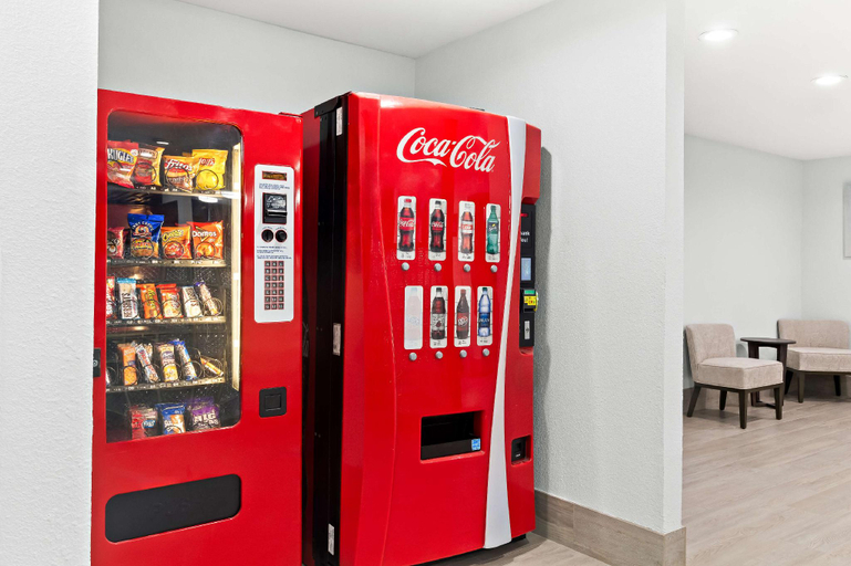 Food & Drinks 3, SureStay by Best Western Groves, Jefferson