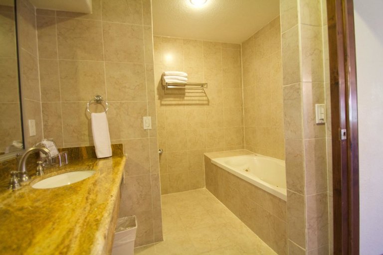 Bathroom 4, Estancia Inn, Tecate
