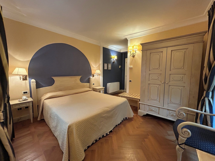 Bedroom 3, Hotel Cannero Lakeside Resort, Verbano-Cusio-Ossola
