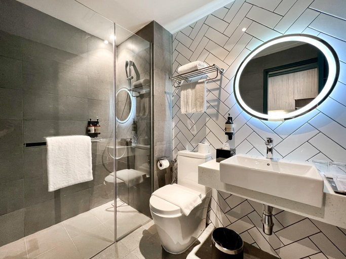 Bathroom 10