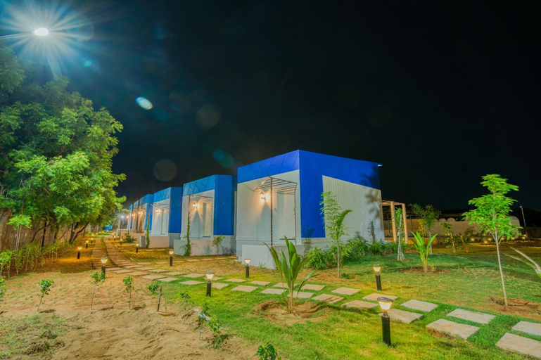 Exterior 13