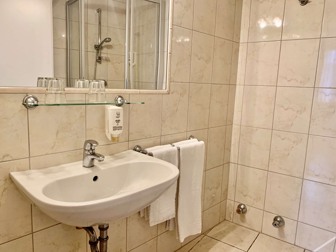 Bathroom 3, DORMERO PaHo Wels, Wels