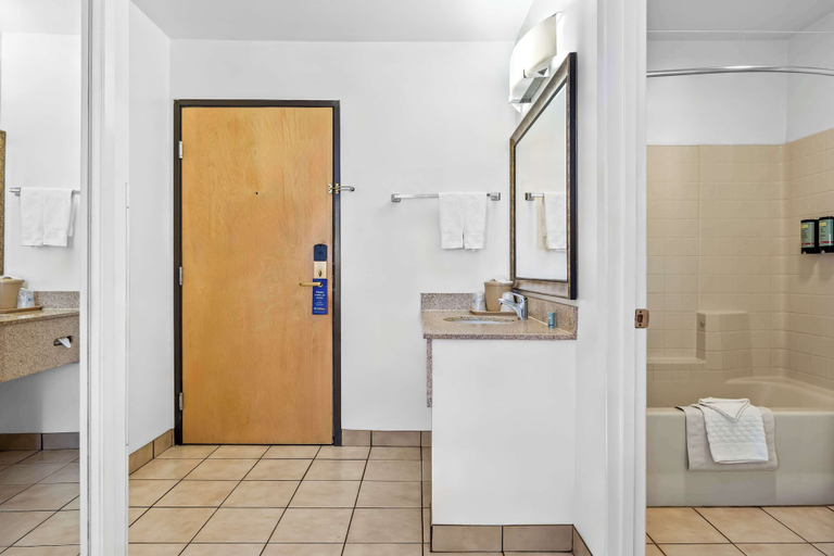 Bathroom 4, Best Western Liberty Inn, Tulare