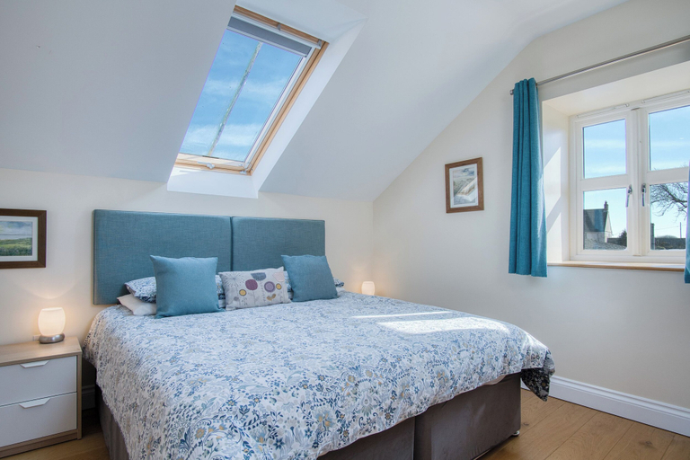 Bedroom 2, The Chaffhouse - 4 Bedroom - Llangennith, Swansea
