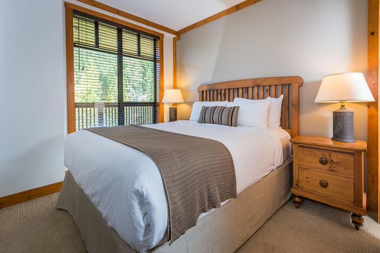 Bedroom 4, First Tracks Lodge, by Lodging Ovations, Squamish-Lillooet