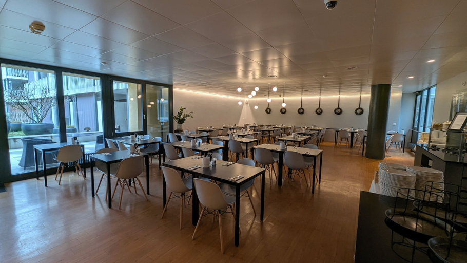 Food & Drinks 2, Ambassador Self Check-in Hotel, Luzern