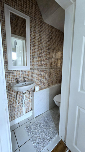 Bathroom 4, Ritchie Guest House, Wigan