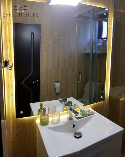 Bathroom 3, Spell Hotels, Capatanenii Pamanteni