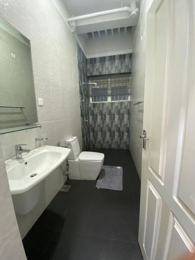 Bathroom 3, Spacious Eco House with Garden and Scenic Paddy View Colombo, Kaduwela