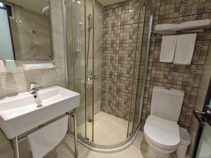Bathroom 18