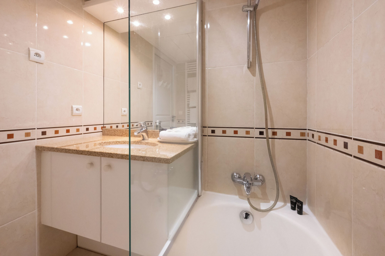Bathroom 3, Nemea Appart Hotel Le Lido Cagnes sur Mer, Alpes-Maritimes