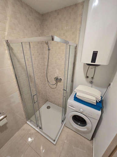 Bathroom 3, Status Becici