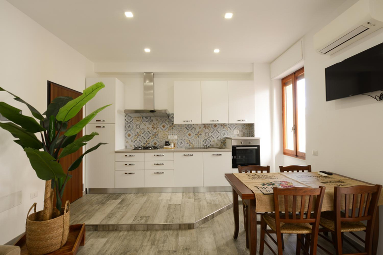 Others 4, Kennedy Family Apts, Sassari