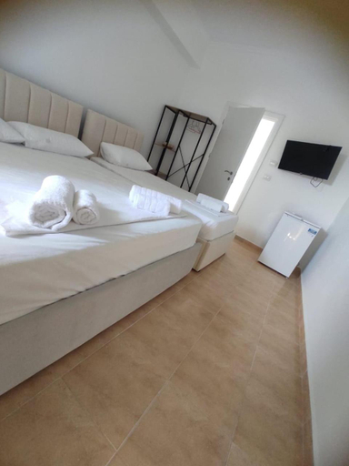 Others 1, Villa Inna, Sarandës