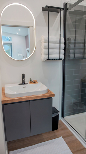 Bathroom 4, Skyridge Glamping, Division No. 15