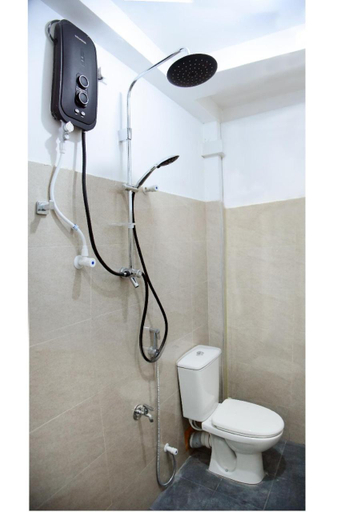 Bathroom 3, Hikka 47, Hikkaduwa