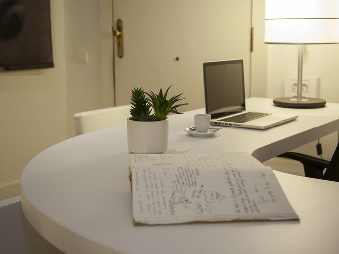 Others, Hostal Goya, Barcelona