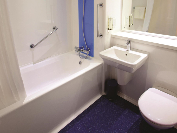 Bathroom 3, Travelodge Reading M4 Westbound, Reading