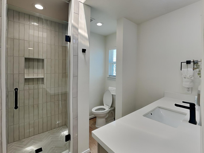 Bathroom 4, Isle Be Back, Galveston