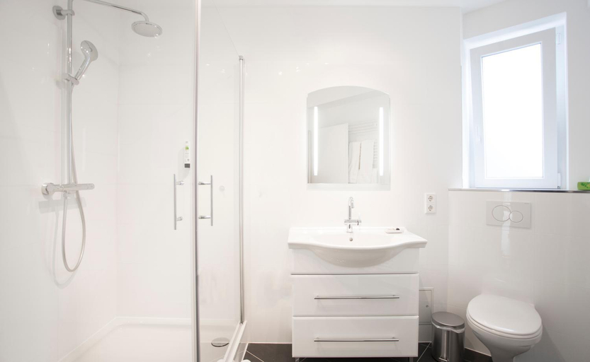Bathroom, Victoria Apartments, Düsseldorf