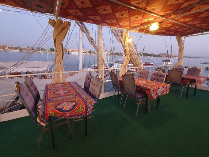 Others 4, Moon Boat, Luxor