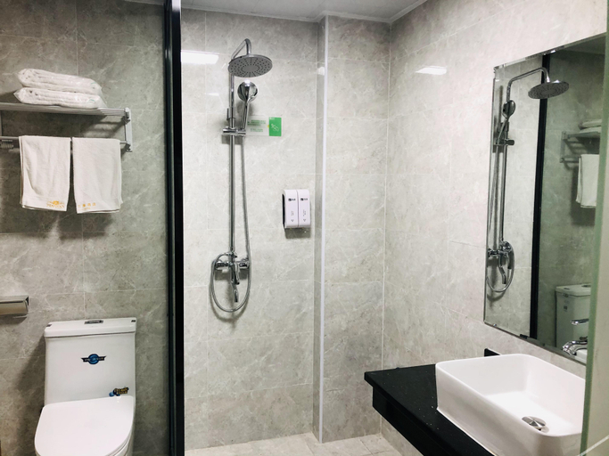 Bathroom, Haifanxing chain hotel (Zhaorui), Tianmen