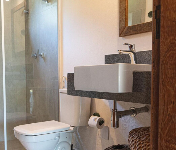 Bathroom, Vila Katuara, Santa Cruz Cabrália