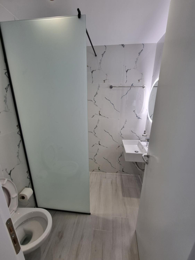 Bathroom 3, White Villa, Përmetit
