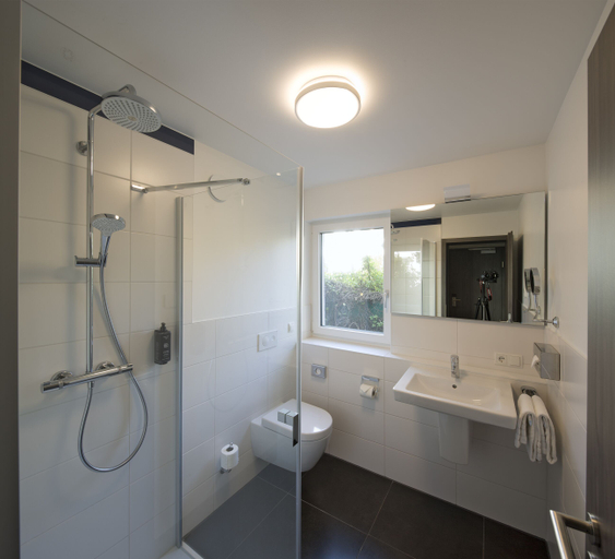 Bathroom 5, ANA Suites Karlsruhe, Trademark Collection by Wyndham, Karlsruhe