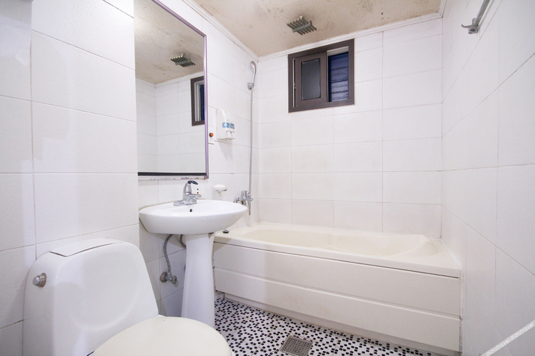 Bathroom 5, Daegu Dongdaegu Station Ocean, Buk
