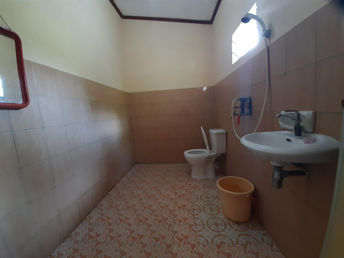 Bathroom 3, Hotel Anita Baturaden, Banyumas