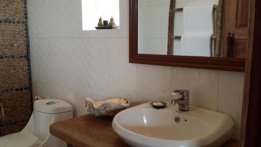 Bathroom 5, Tara Lodge, Kaeb