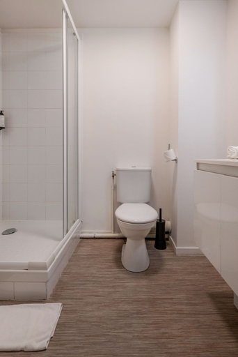 Bathroom 5, Appart’hôtel Odalys City - Nantes Cité des congrès, Loire-Atlantique