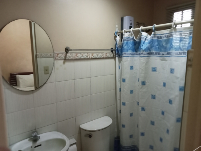 Bathroom 2, Reddoorz @ Casa Marabella Villamonte Bacolod City, Bacolod City