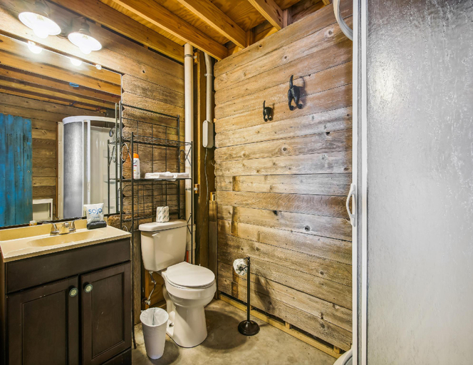 Bathroom 4, The Wooden Fin, Galveston